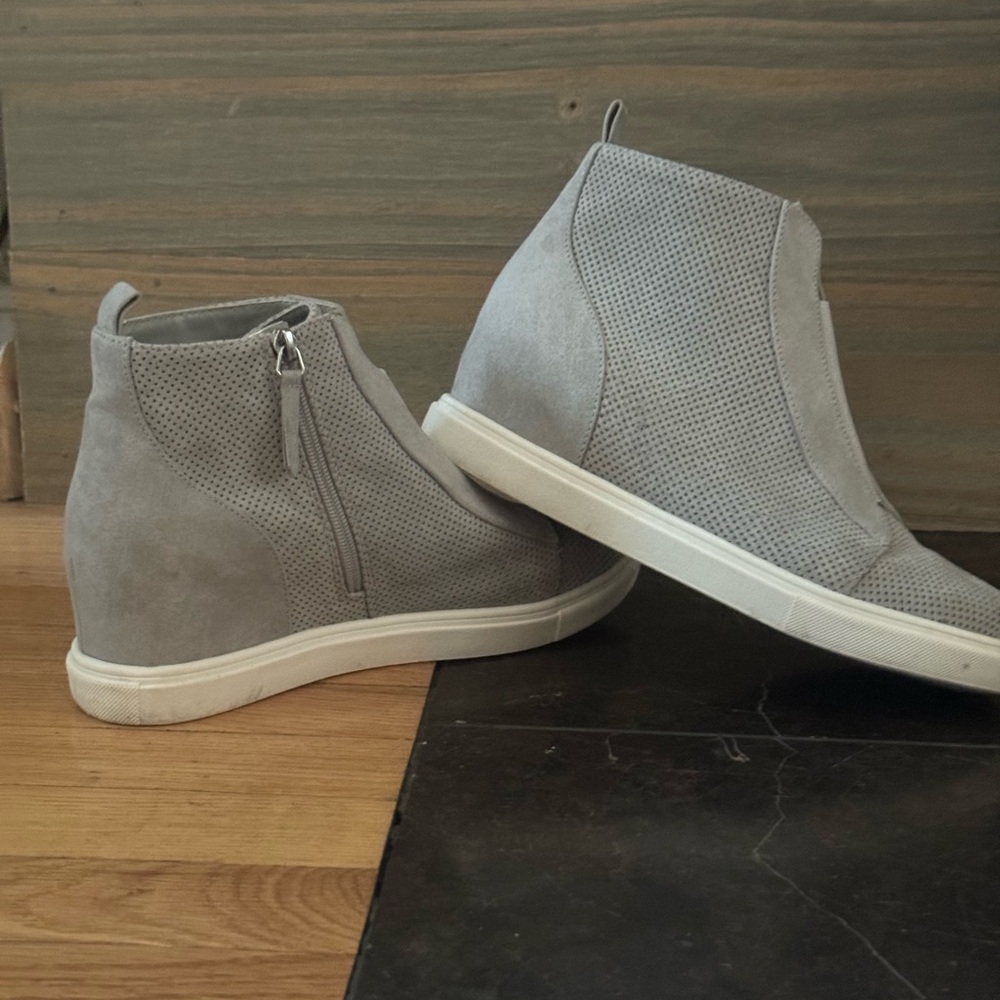 Size 11, women’s, ankle shoes. Worn about three times. Comfortable and versatile